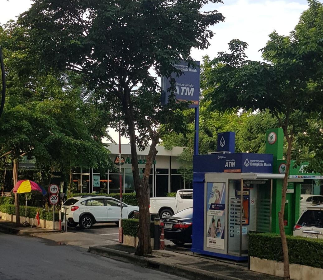 โรงแรมวินบางนา Win Bangna Hotel Bangkok Exterior foto