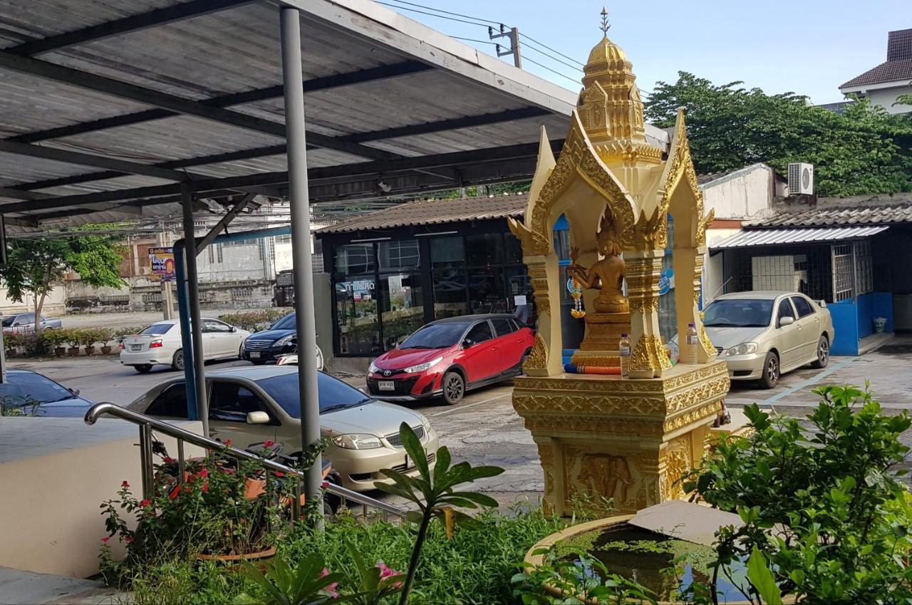 โรงแรมวินบางนา Win Bangna Hotel Bangkok Exterior foto