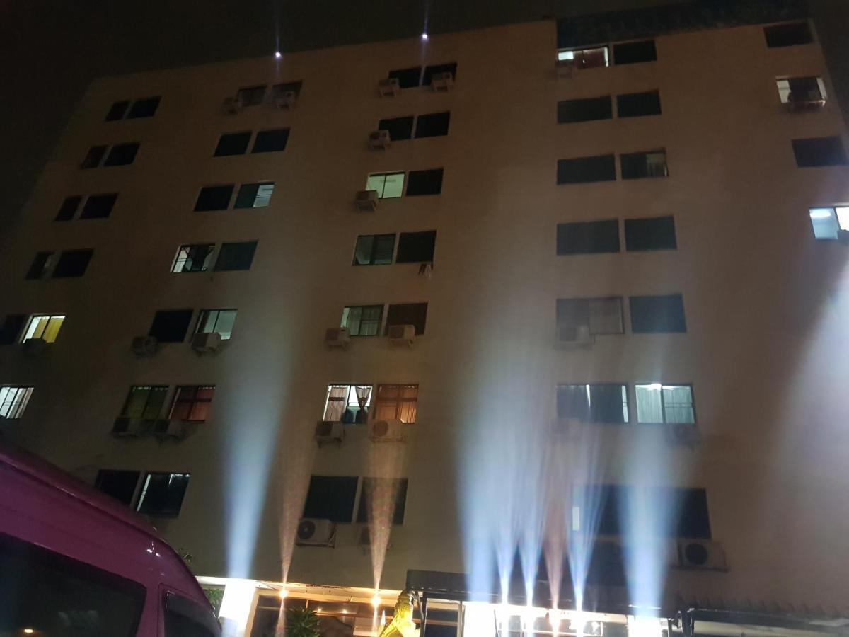 โรงแรมวินบางนา Win Bangna Hotel Bangkok Exterior foto