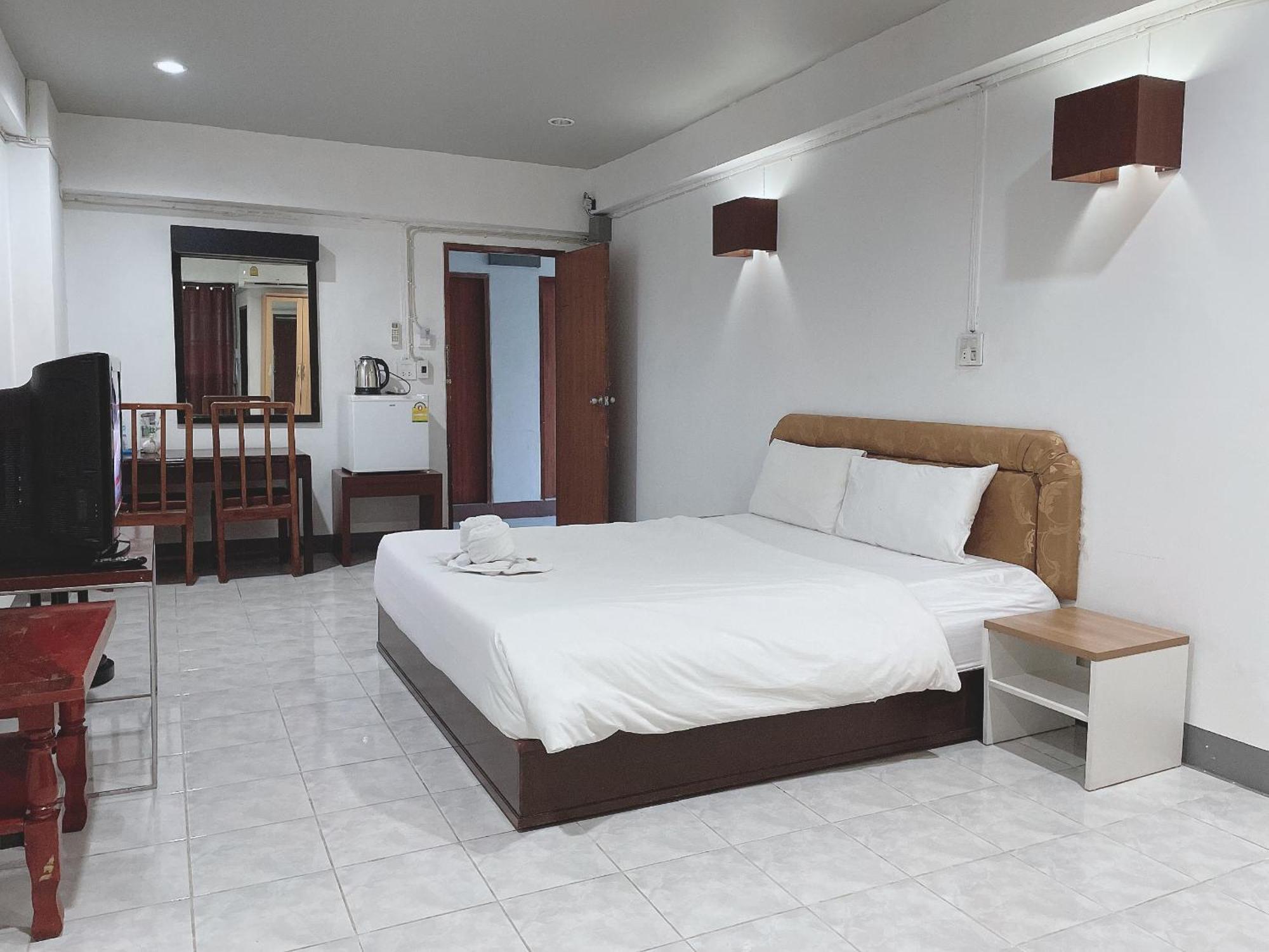โรงแรมวินบางนา Win Bangna Hotel Bangkok Exterior foto