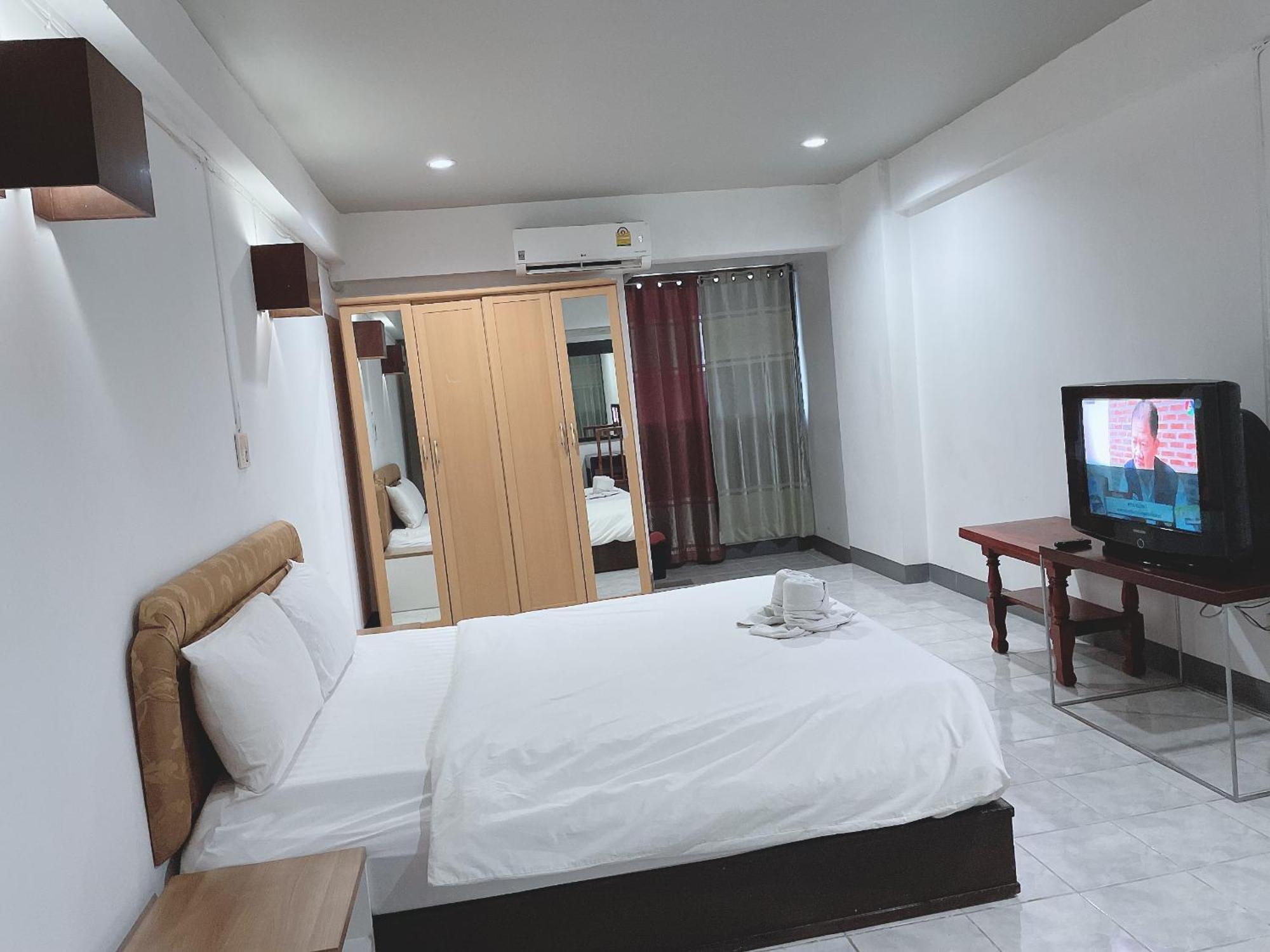 โรงแรมวินบางนา Win Bangna Hotel Bangkok Exterior foto