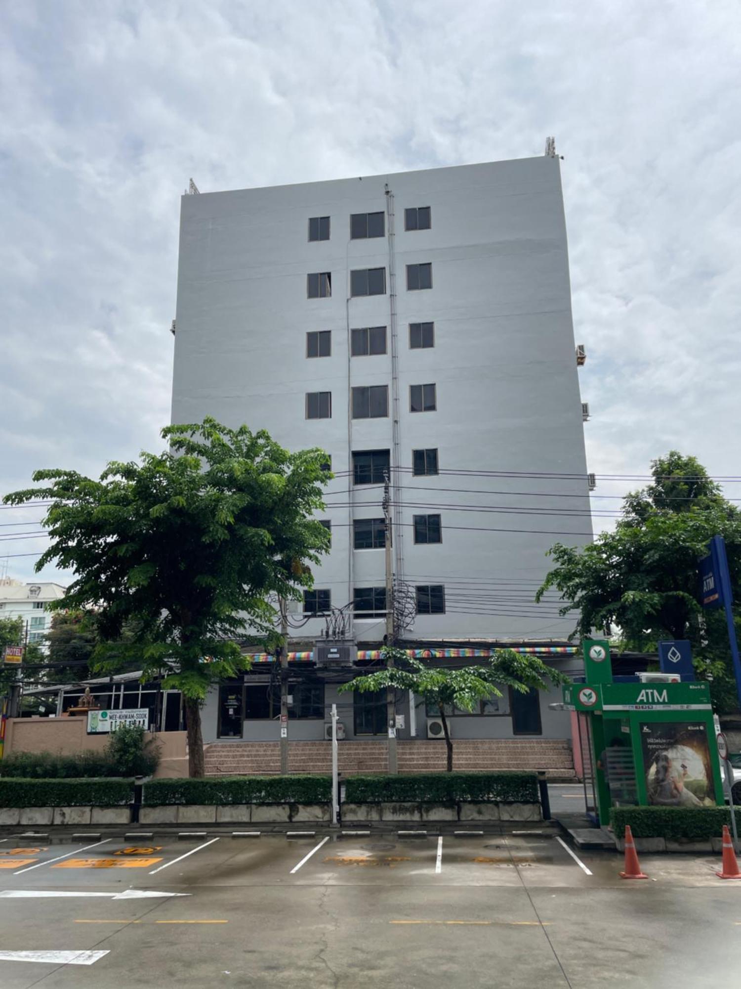 โรงแรมวินบางนา Win Bangna Hotel Bangkok Exterior foto
