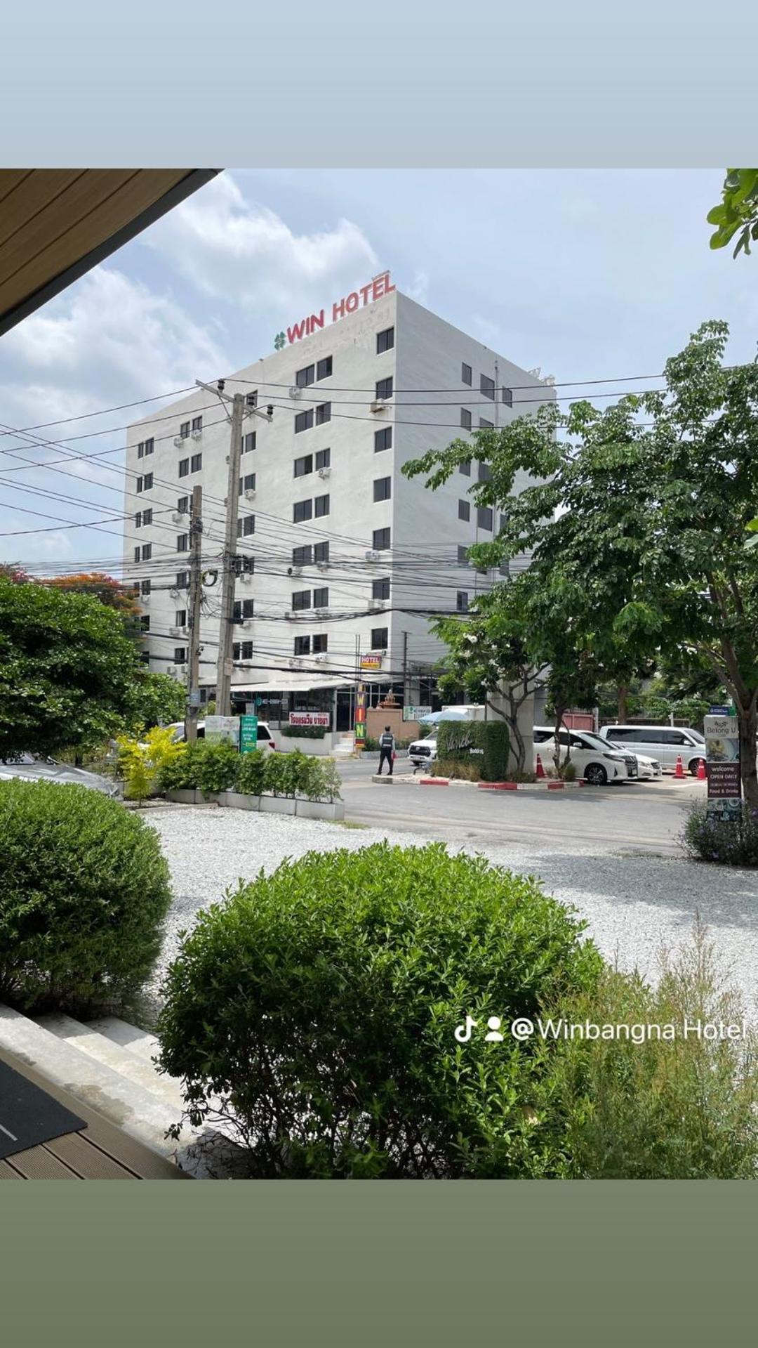 โรงแรมวินบางนา Win Bangna Hotel Bangkok Exterior foto