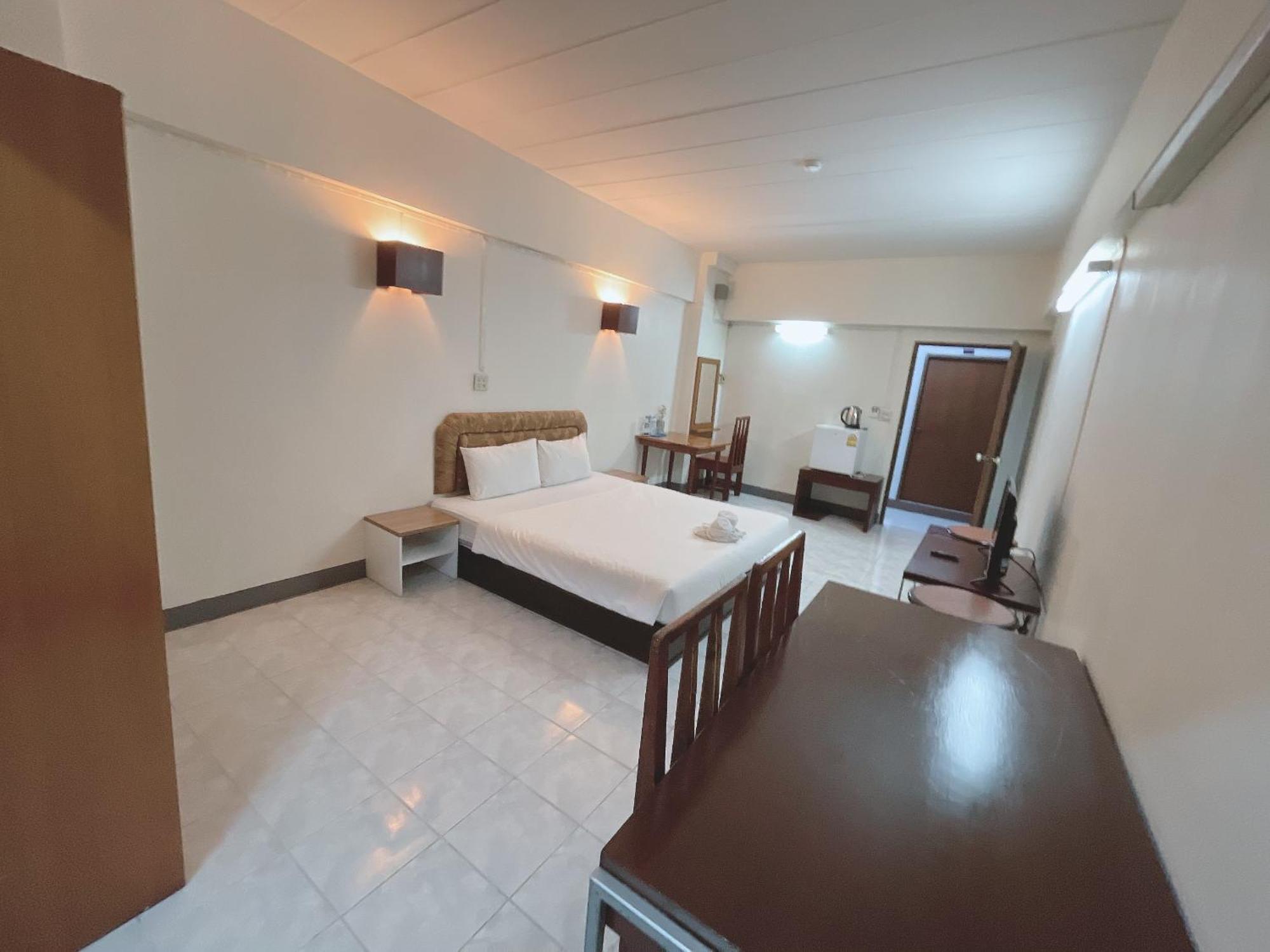 โรงแรมวินบางนา Win Bangna Hotel Bangkok Exterior foto