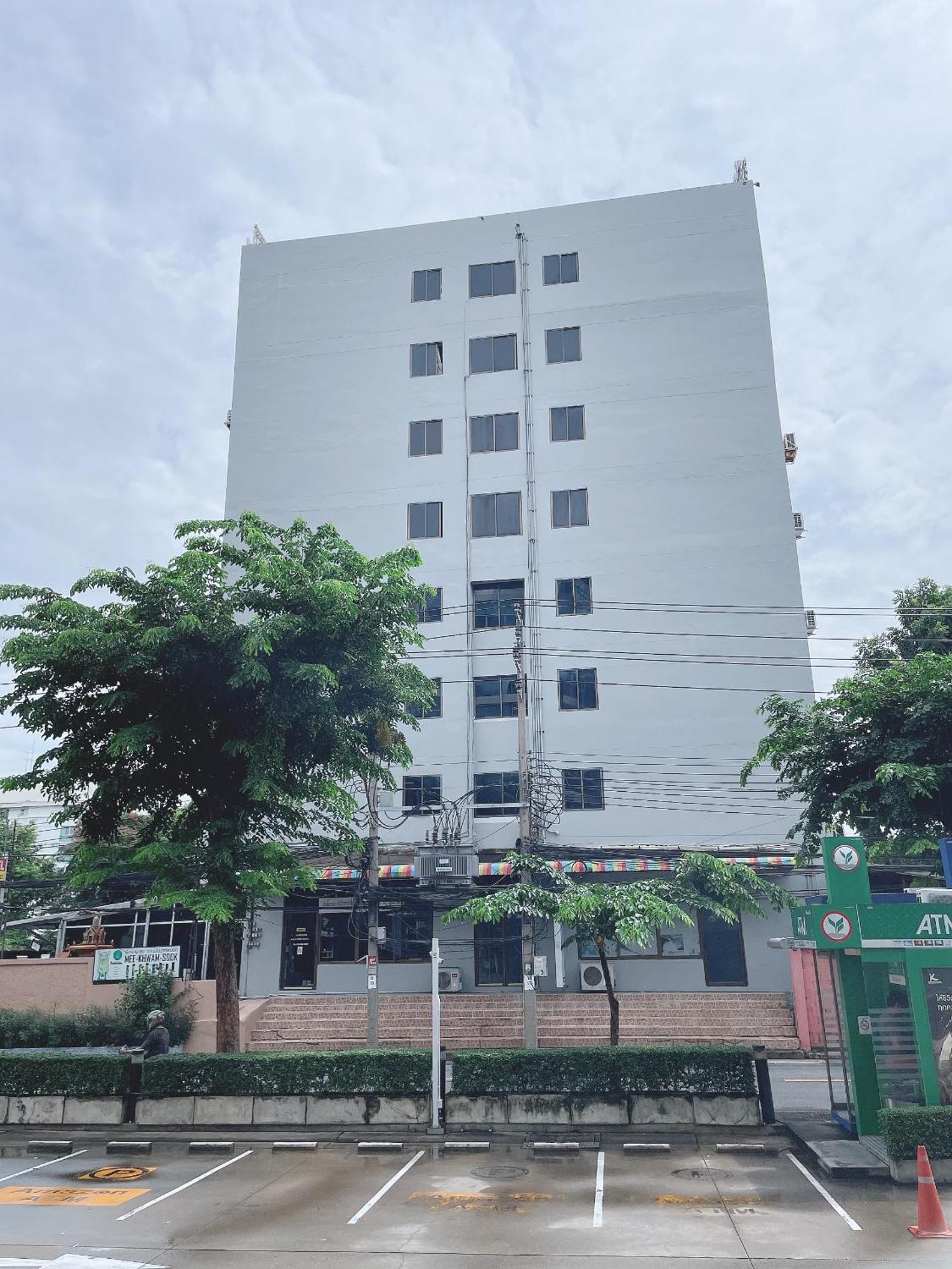 โรงแรมวินบางนา Win Bangna Hotel Bangkok Exterior foto
