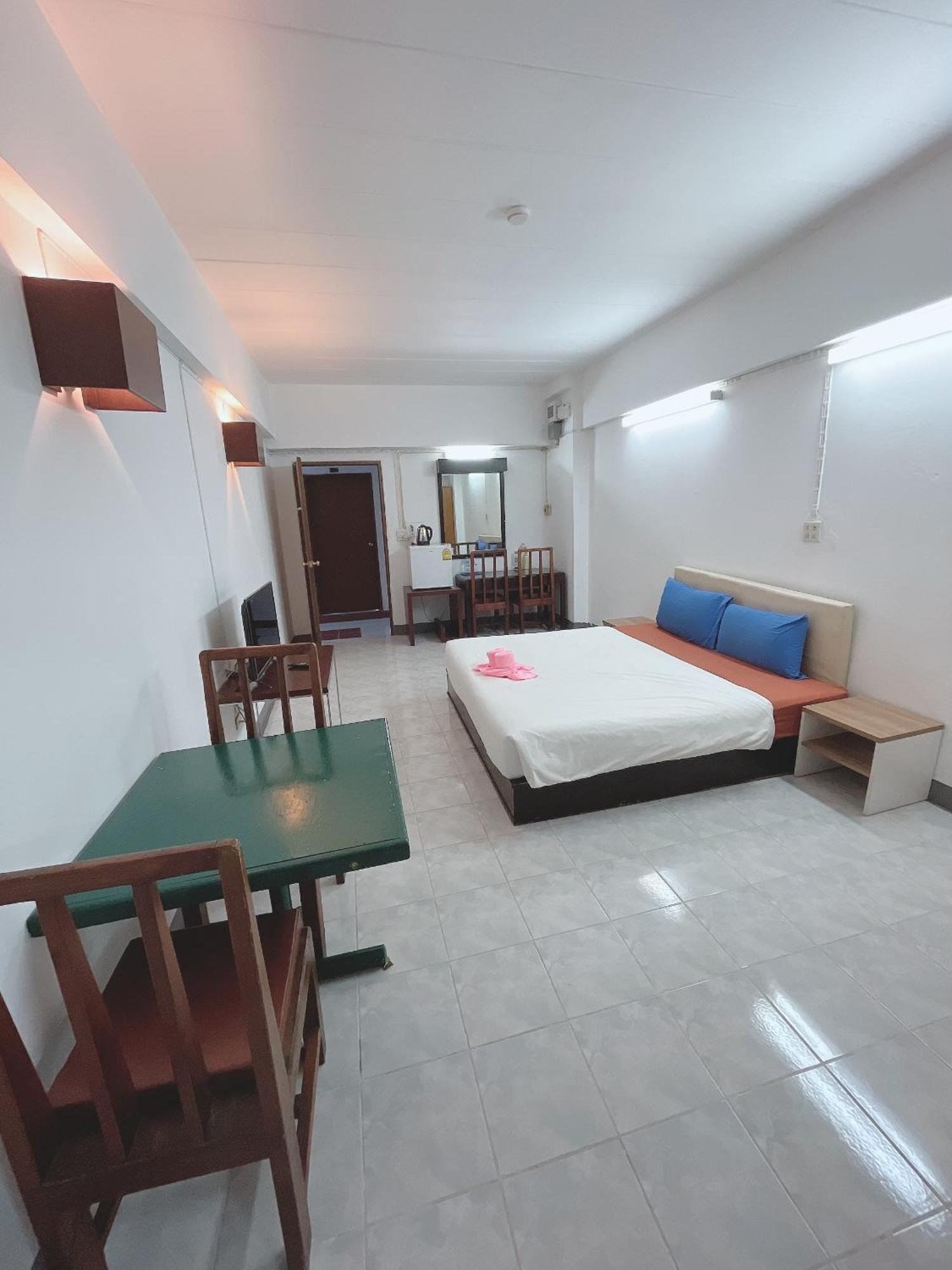 โรงแรมวินบางนา Win Bangna Hotel Bangkok Exterior foto