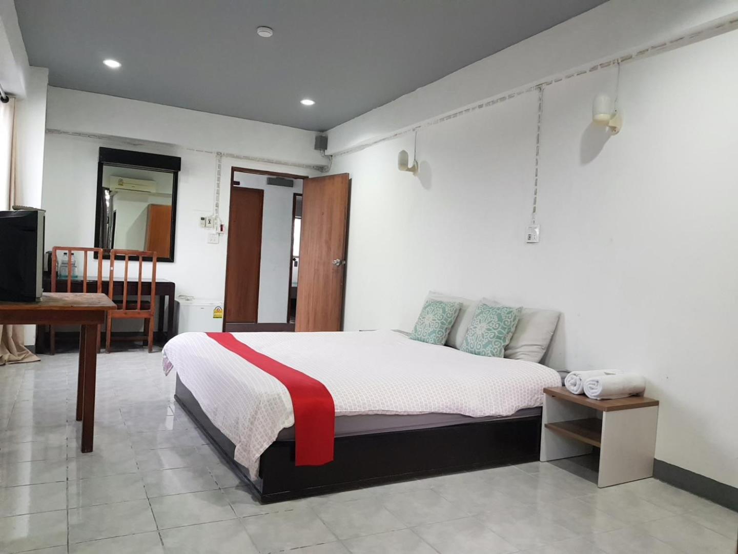 โรงแรมวินบางนา Win Bangna Hotel Bangkok Habitación foto